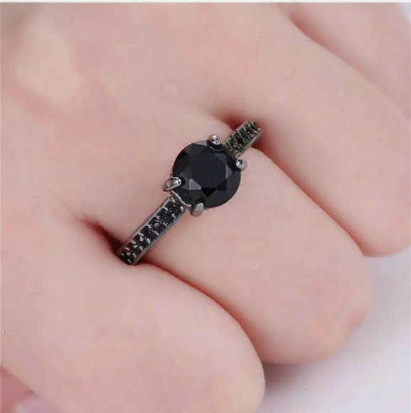 New Black Sapphire Black Gold Ring. - Picture 2 of 2